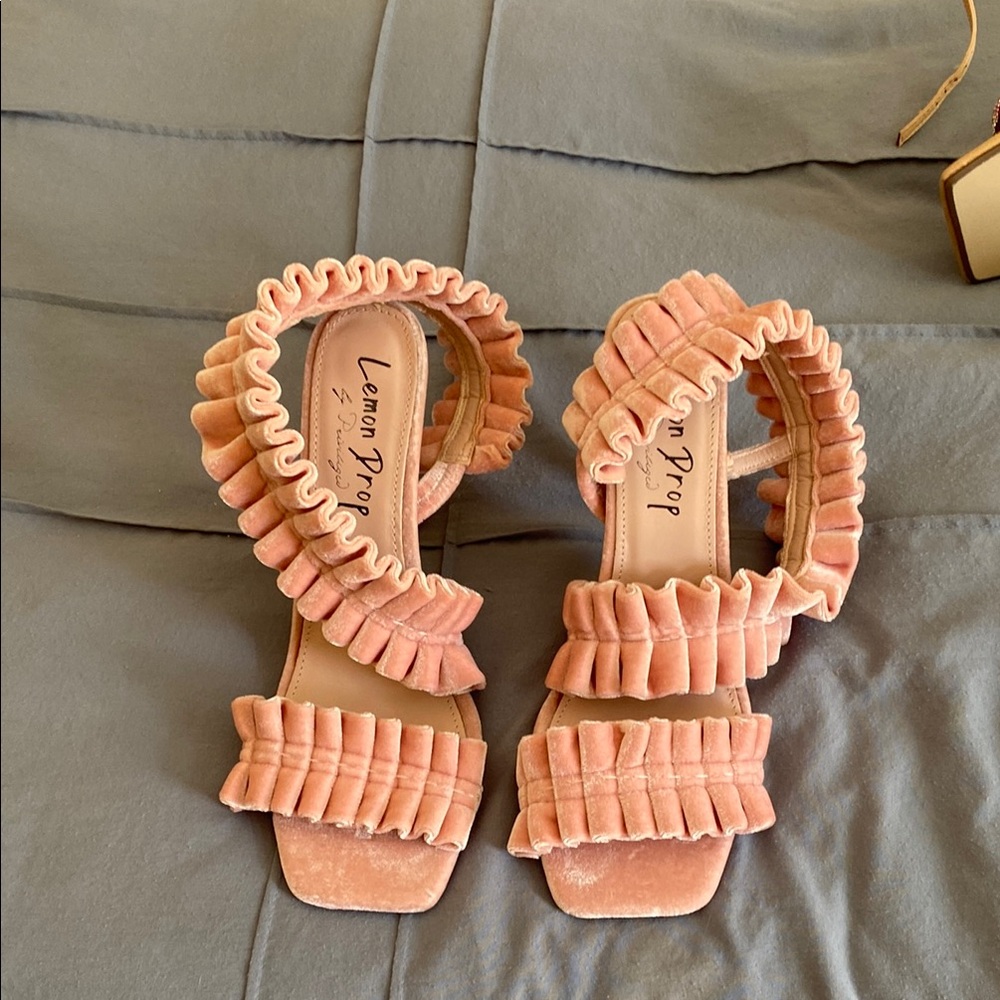 Chic Pink Ruffle Sandals for Casual Wear
